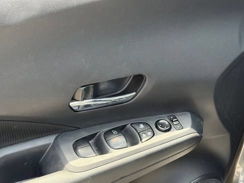 Used 2024 Nissan Kicks SV FWD image 6