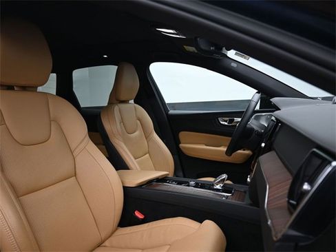 Used 2023 Volvo XC60 B5 Ultimate w/ Protection Package Premier image 35