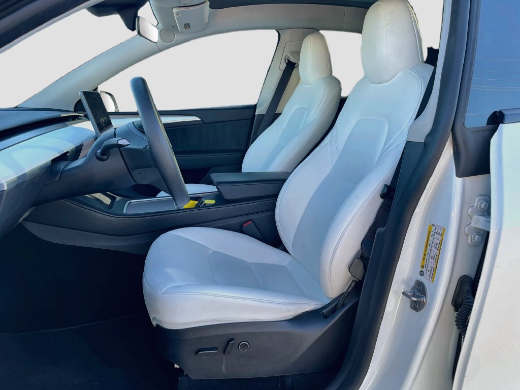 Used 2025 Tesla Model Y Long Range RWD image 21