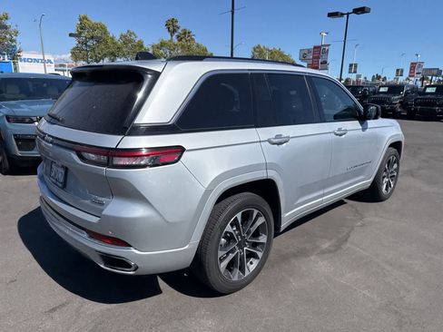 Used 2023 Jeep Grand Cherokee Overland w/ Advanced Protech Group III AWD/4WD image 13