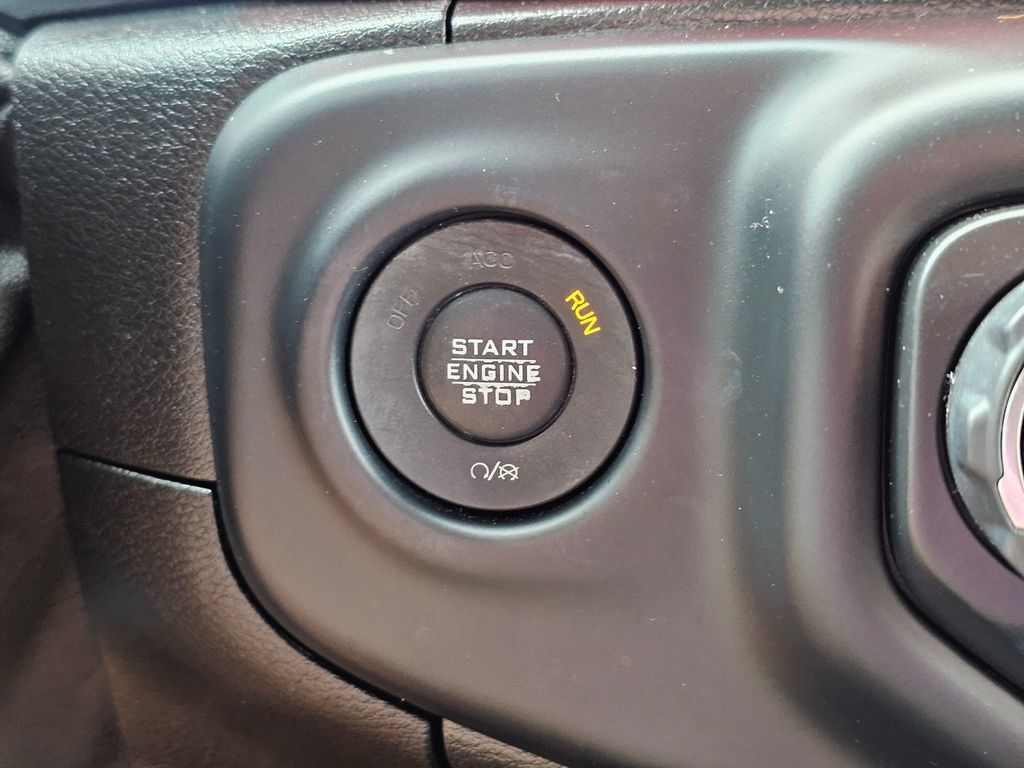 Used 2018 Jeep Wrangler Unlimited Rubicon AWD/4WD image 17