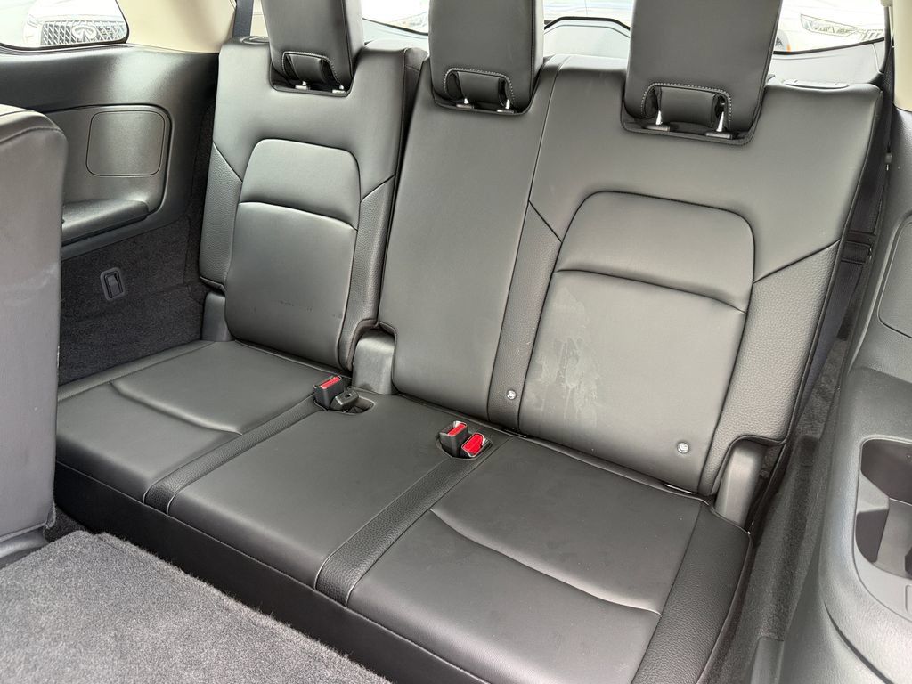 Used 2024 Nissan Pathfinder SL FWD image 16