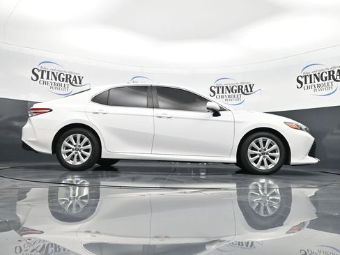 Used 2020 Toyota Camry LE image 24