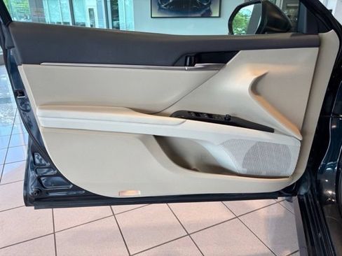 Used 2018 Toyota Camry LE FWD image 9