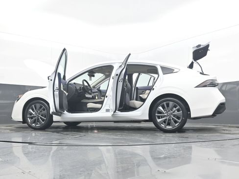 New 2026 Nissan Sentra SL FWD image 42
