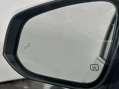 Used 2020 Toyota Highlander XLE AWD/4WD image 16