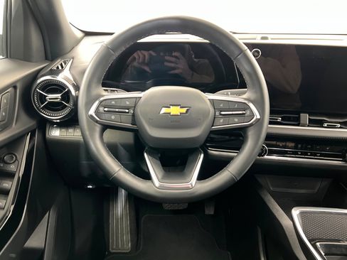 Used 2025 Chevrolet Equinox LT image 13