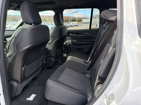 New 2025 Jeep Grand Cherokee 4WD image 7