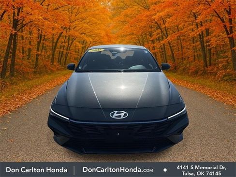 Used 2025 Hyundai Elantra SEL image 2