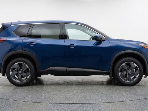 Used 2025 Nissan Rogue SV image 11