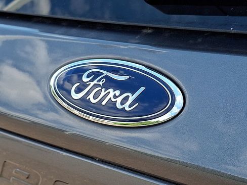 Used 2023 Ford Explorer XLT w/ Equipment Group 202A AWD/4WD image 31