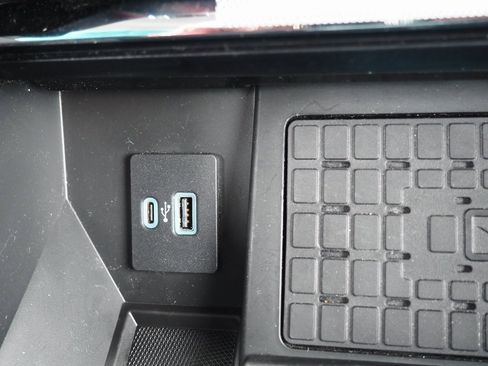 Used 2023 Ford F150 Lariat w/ Equipment Group 502A High image 33