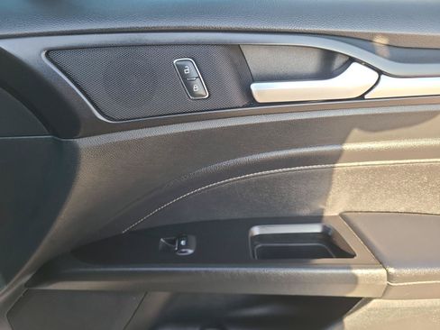 Used 2019 Ford Fusion Titanium AWD/4WD image 22