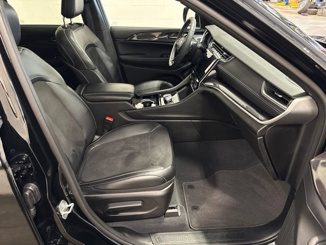 Used 2023 Jeep Grand Cherokee Altitude AWD/4WD image 40