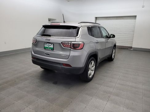 Used 2019 Jeep Compass Latitude FWD image 9
