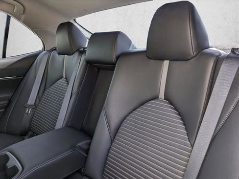 Used 2020 Toyota Camry SE image 13