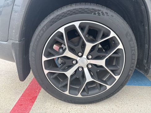 Used 2022 Jeep Grand Cherokee Summit image 8