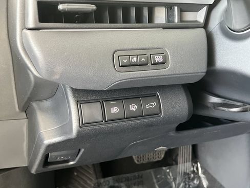 New 2026 Subaru Solterra AWD/4WD image 28