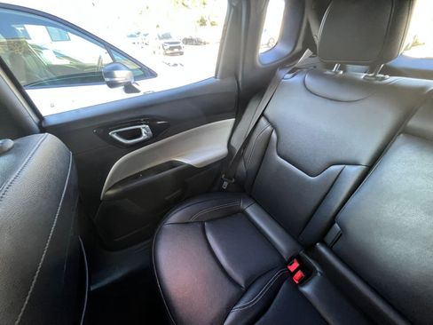 Used 2025 Jeep Compass Limited image 39