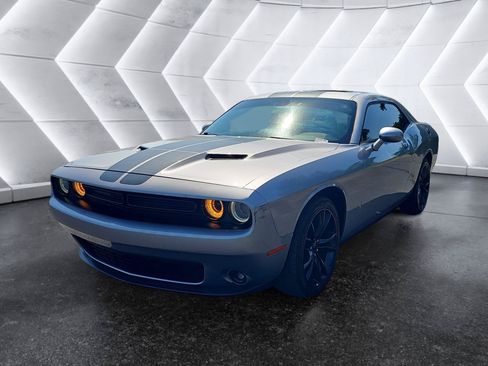 Used 2016 Dodge Challenger SXT w/ Blacktop Package RWD image 3