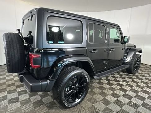 Used 2023 Jeep Wrangler Unlimited Sahara AWD/4WD image 2