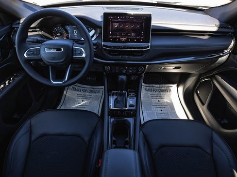 New 2025 Jeep Compass Latitude w/ Sun & Sound Group image 25