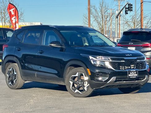 Certified 2025 Kia Seltos S image 2