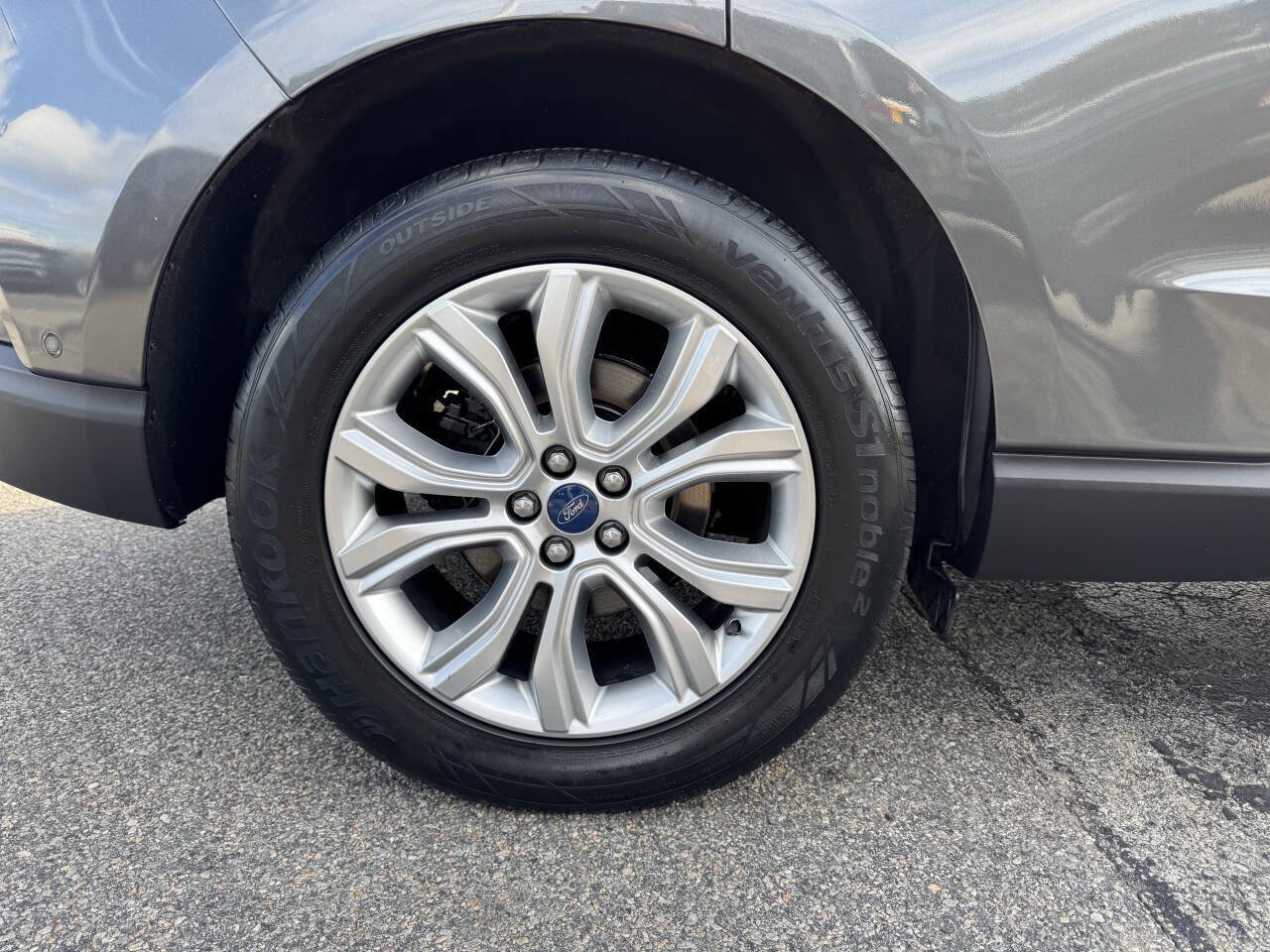 Used 2020 Ford Edge Titanium w/ Equipment Group 301A AWD/4WD image 10