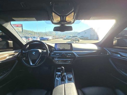 Used 2018 BMW 530i w/ Premium Package image 15