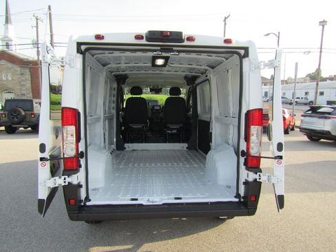 New 2025 RAM ProMaster 2500 w/ Convenience Group FWD image 12