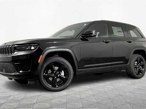 New 2025 Jeep Grand Cherokee Altitude image 1