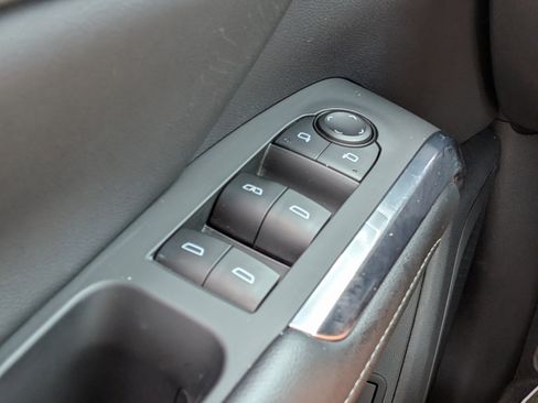 Used 2025 Chevrolet Traverse LT FWD image 24