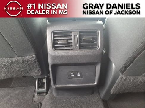 Used 2024 Nissan Rogue SV AWD/4WD image 16