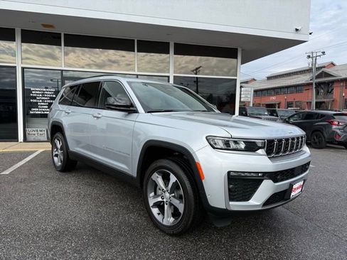 New 2026 Jeep Grand Cherokee L Limited w/ Luxury Tech Group II AWD/4WD image 2