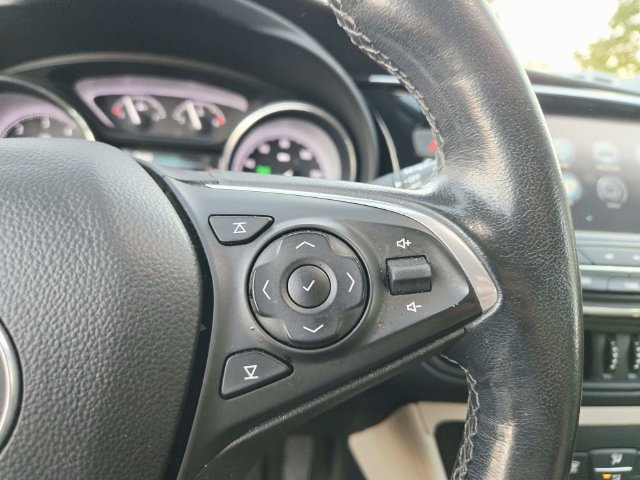 Used 2020 Buick Envision Essence FWD image 16