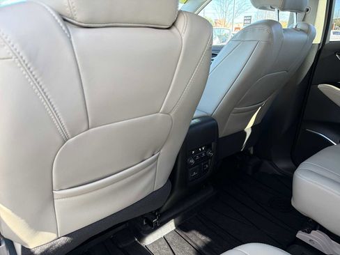 Used 2018 Buick Enclave Essence image 23