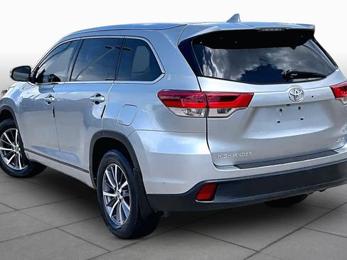 Used 2018 Toyota Highlander XLE FWD image 12