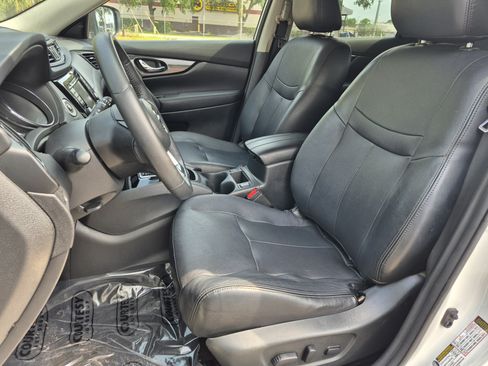 Used 2018 Nissan Rogue SV w/ Premium Package FWD image 24