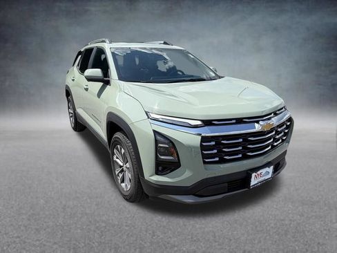 Used 2025 Chevrolet Equinox LT w/ Convenience Package II FWD image 8