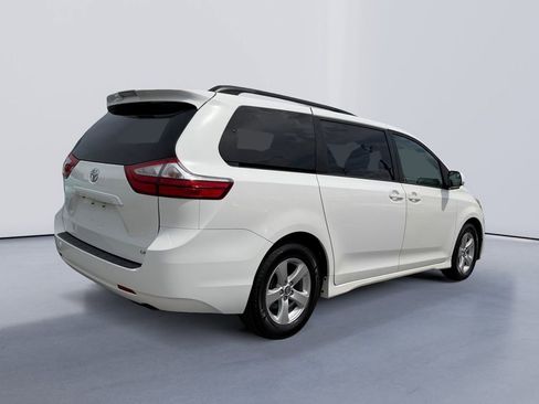 Used 2019 Toyota Sienna LE FWD image 3
