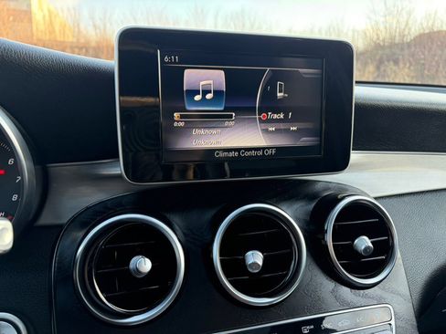 Used 2019 Mercedes-Benz GLC 300 4MATIC w/ Premium Package image 29