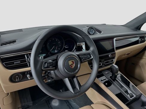 Certified 2026 Porsche Macan AWD/4WD image 12