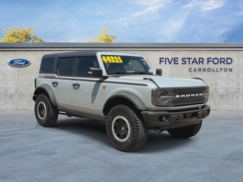 Certified 2023 Ford Bronco Badlands w/ Sasquatch Package AWD/4WD image 2