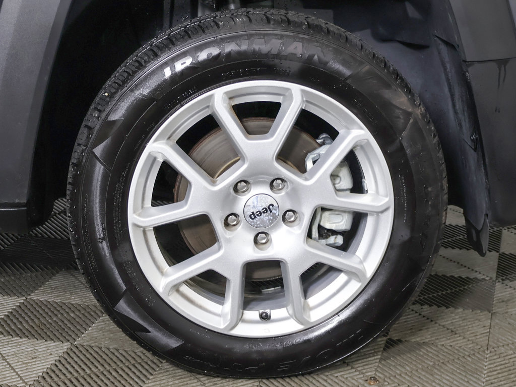 Used 2023 Jeep Renegade Latitude AWD/4WD image 20