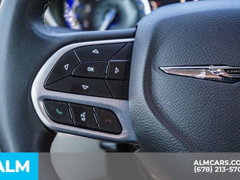 Used 2023 Chrysler Pacifica Touring-L FWD image 30