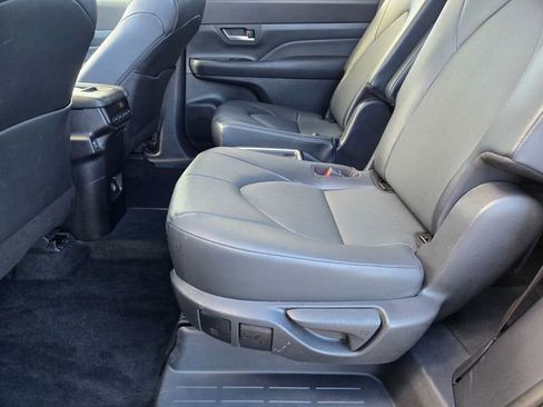 Certified 2025 Toyota Grand Highlander AWD image 12