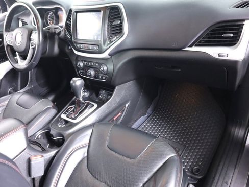 Used 2018 Jeep Cherokee Trailhawk w/ Quick Order Package 27L AWD/4WD image 50