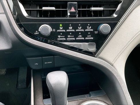 Used 2021 Toyota Camry LE image 14