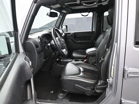 Used 2014 Jeep Wrangler Unlimited Sahara image 9