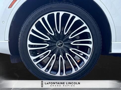 Certified 2023 Lincoln Aviator Black Label w/ Class IV Trailer Tow Package AWD/4WD image 33